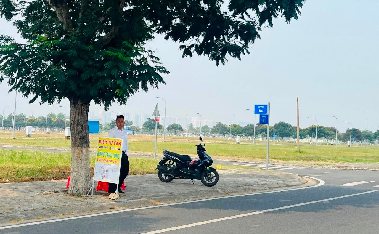 Chủ đất liên tục đi “dò giá”, vừa nóng ruột muốn bán vừa nhấp nhổm chờ thêm thị trường- Ảnh 1. Chủ đất liên tục đi “dò giá”, vừa nóng ruột muốn bán vừa nhấp nhổm chờ thêm thị trường- Ảnh 1.